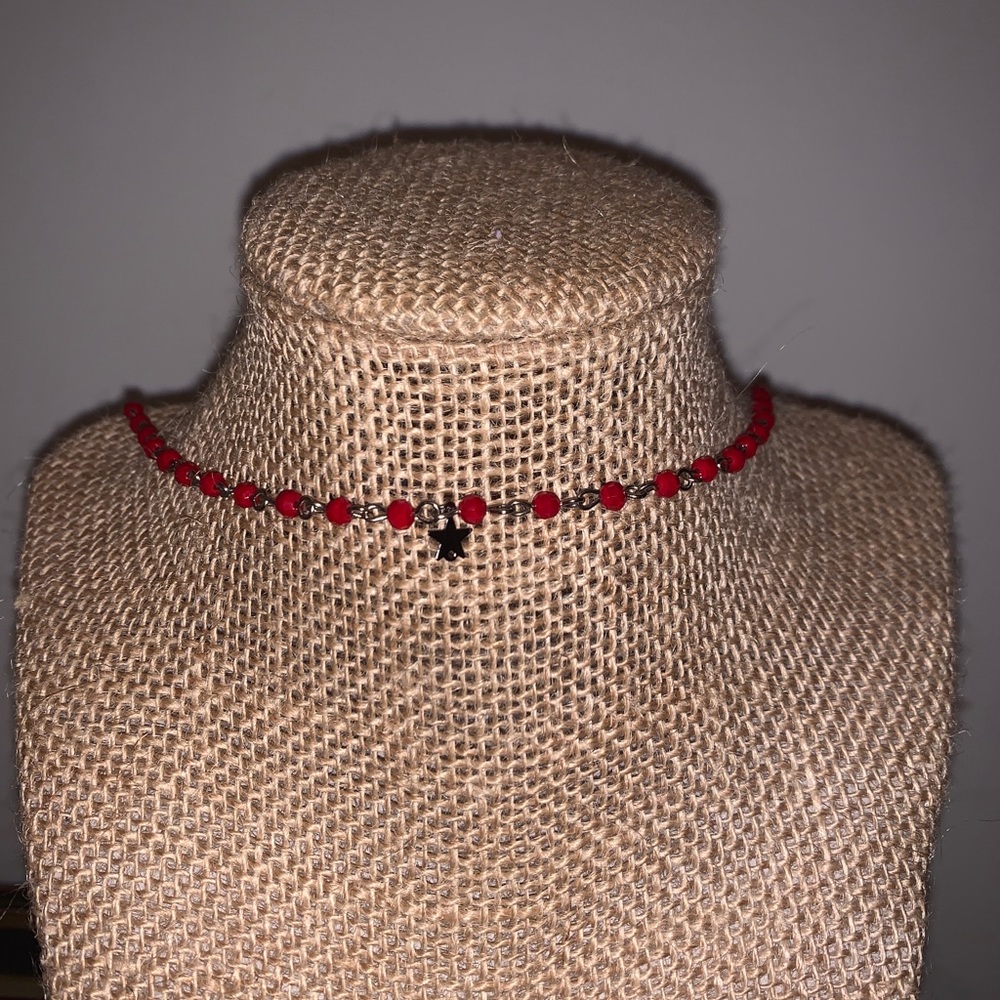 Red choker- small star